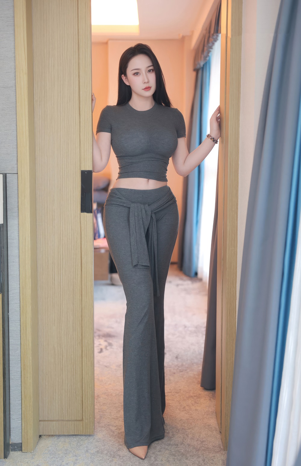 林昔予yorki-内购助力作品-灰色瑜伽服[99P+1V] 写真散本 预览1图